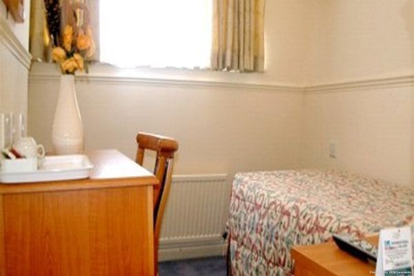 Hotel Queens Park (London)